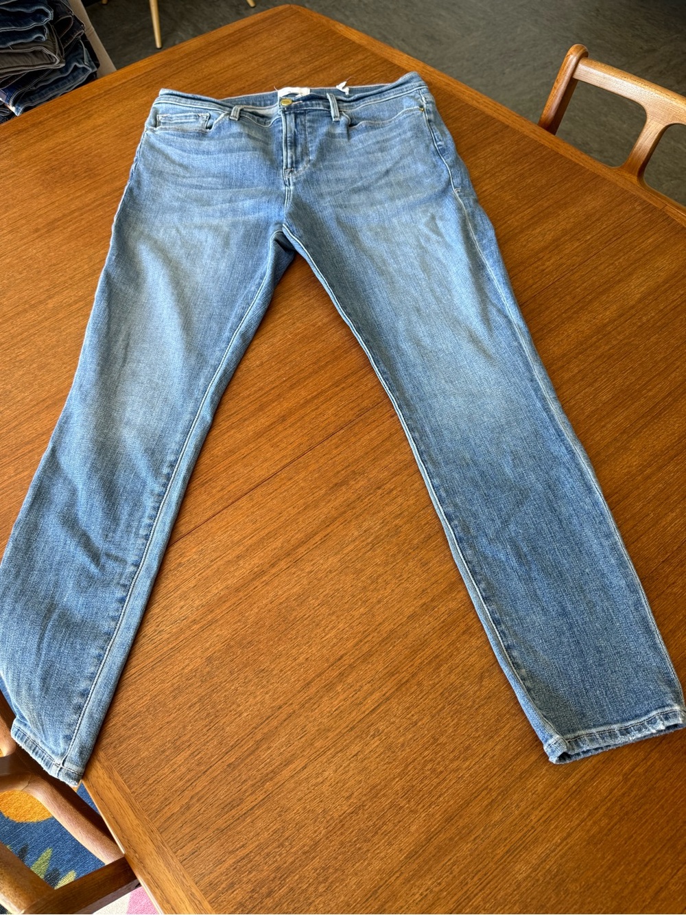 Frame Denim Women's Straight Leg Jeans in Faded Blue